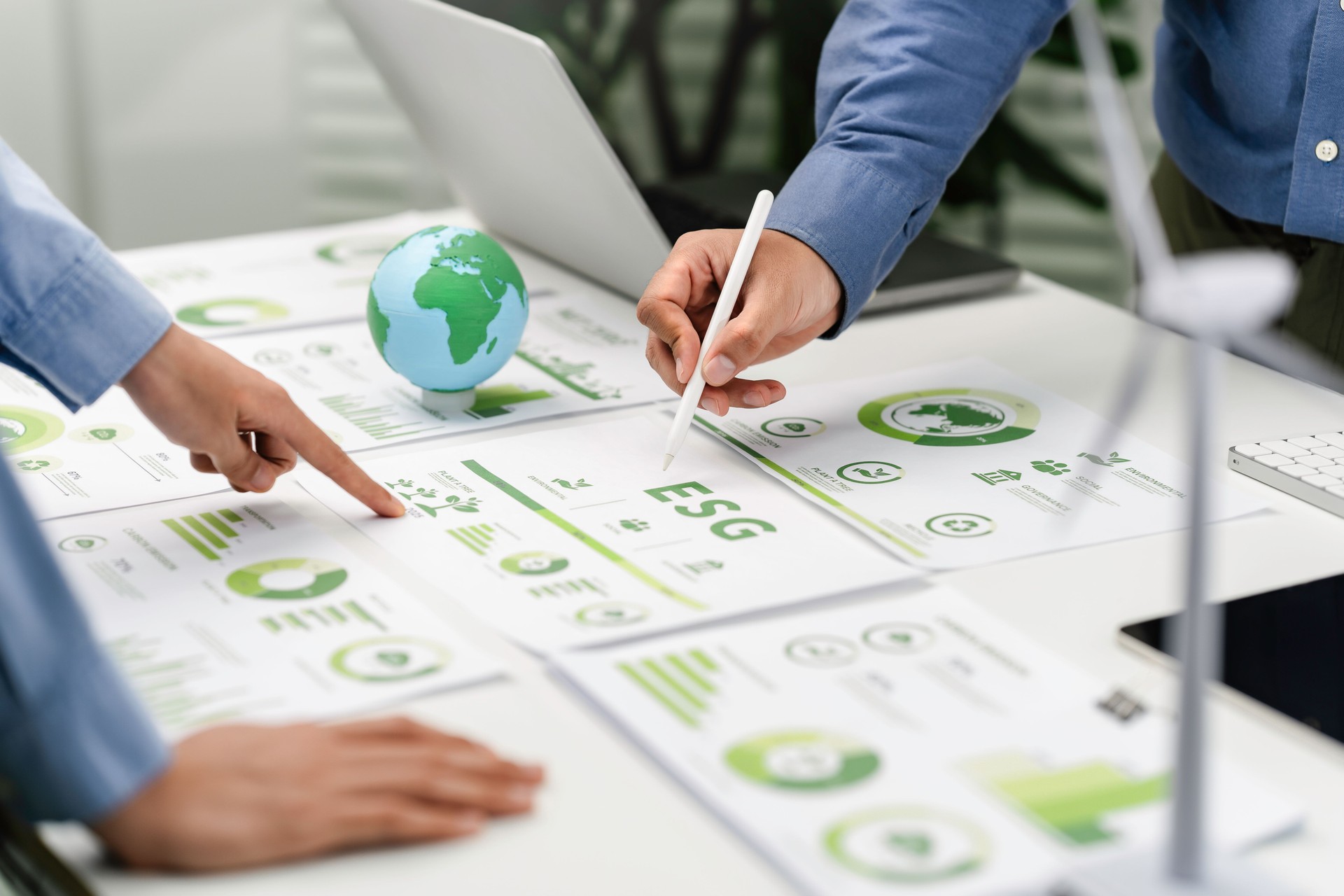 ESG environmental social and governance Green business concept. Business team Meeting carbon credit report, Green investment strategy concept to Sustainable Environment development goal. CSR concept.